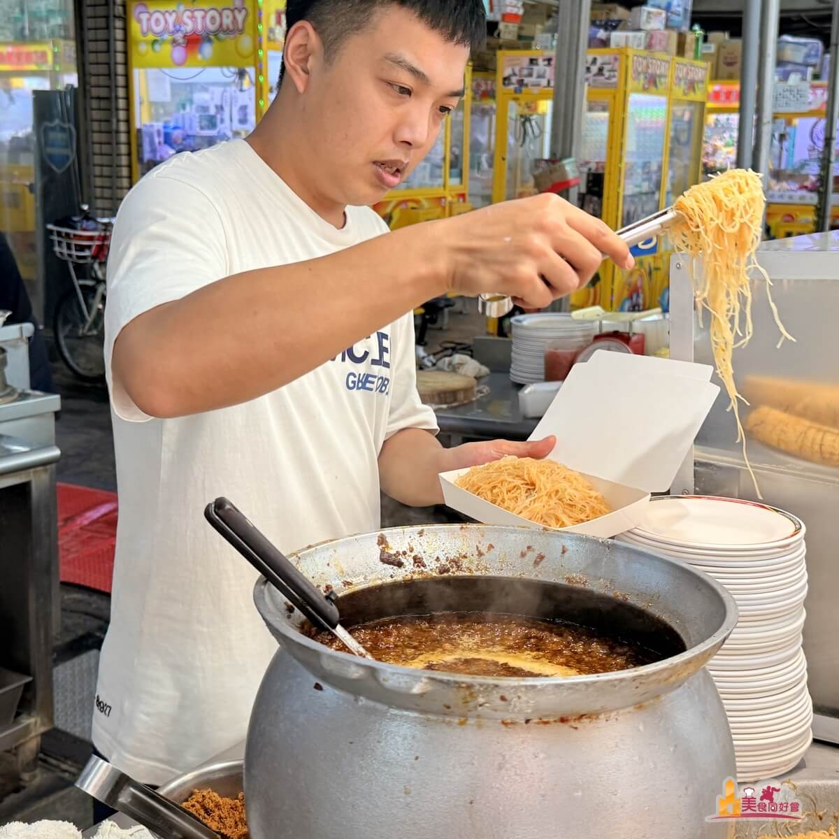 屏東100碗】上讚肉圓大腸粉腸屏東夜市80年傳奇！從早餐賣到晚上，獨門醬料黑白切必吃！ | 高雄美食同好會